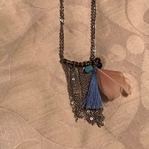 ❤️❤️cute necklace with tan, blue feathers